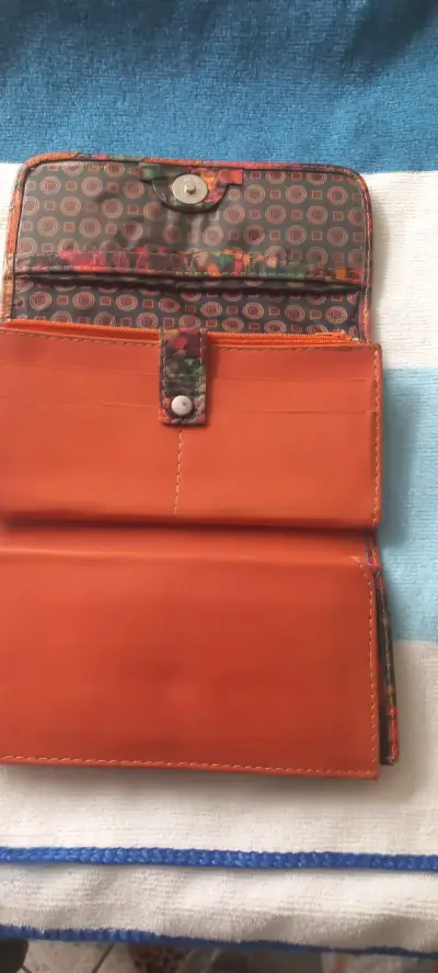 Billetera de cuero multicolor con diseño único - miniatura 3