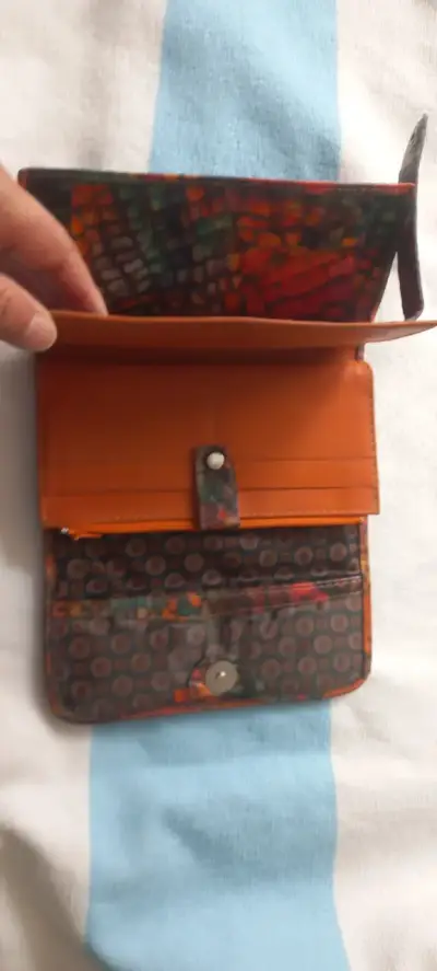 Billetera de cuero multicolor con diseño único - miniatura 4