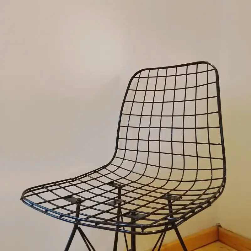 Silla de metal estilo Harry Bertoia - 1