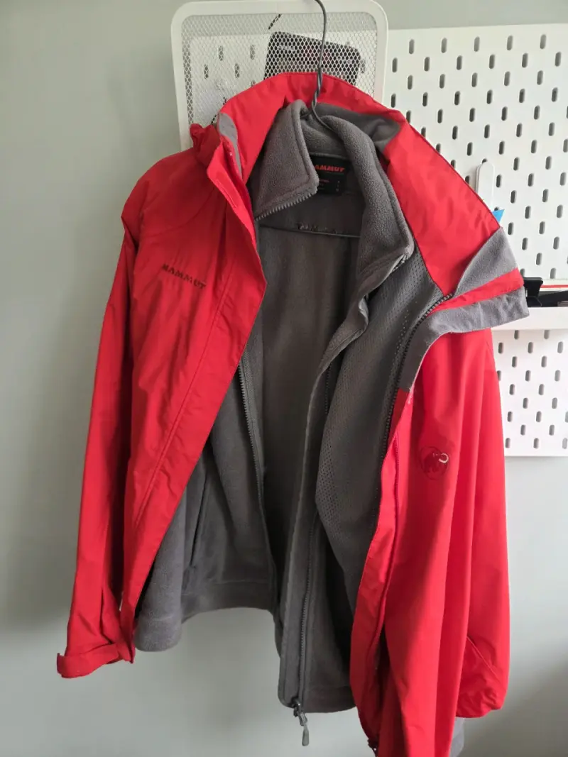 Chaqueta impermeable roja Mammut con forro polar - 2