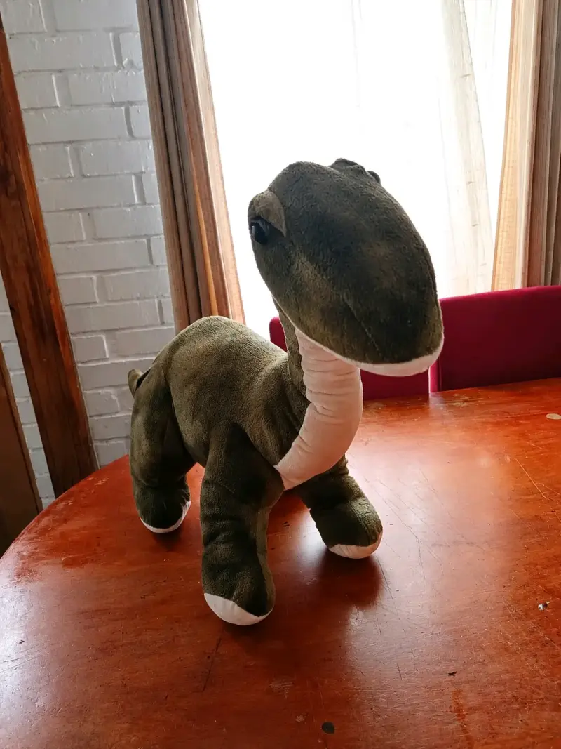 Peluche dinosaurio verde suave y tierno - 1