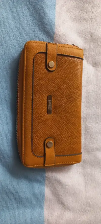 Billetera de cuero color mostaza con cierre - miniatura 1