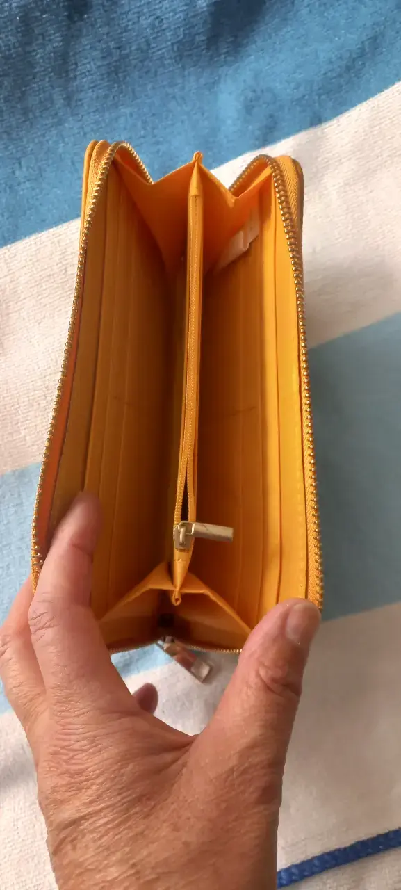 Billetera de cuero color mostaza con cierre - 2