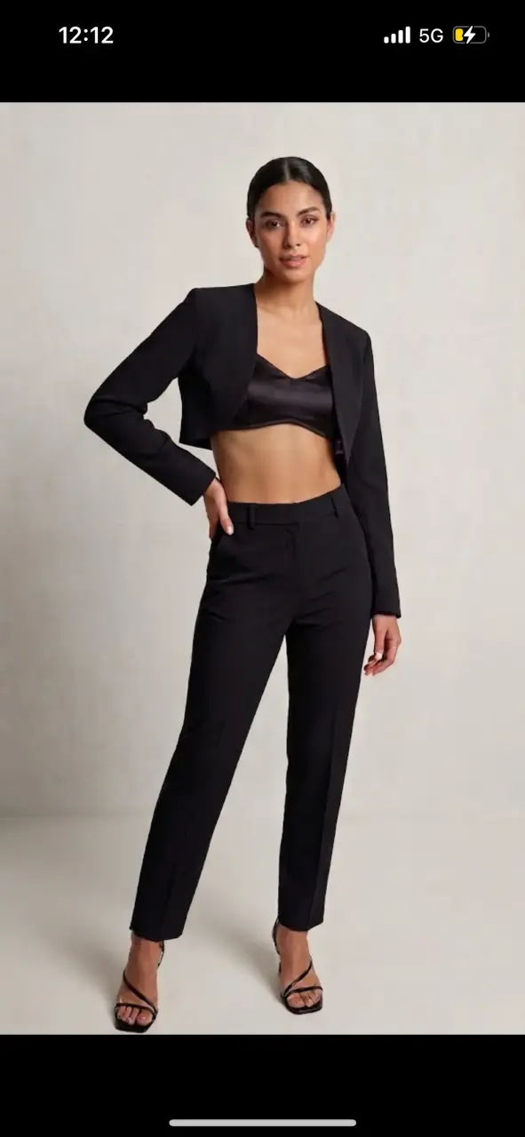 Blazer corto negro elegante para mujer - 1