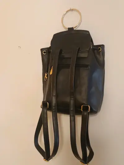 Mochila negra Secret con aro metálico - miniatura 3