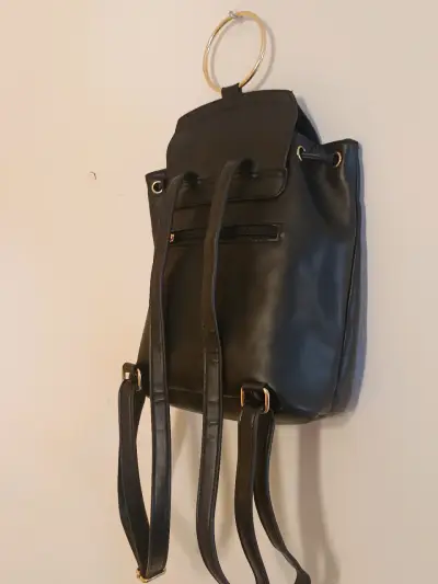 Mochila negra Secret con aro metálico - miniatura 4