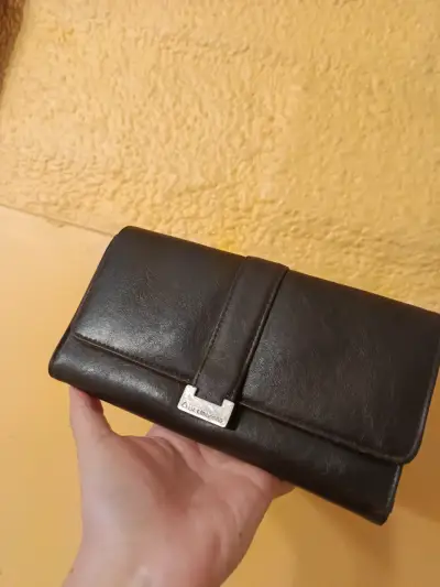Cartera de tipo Cuero Café Liz Claiborne - miniatura 1