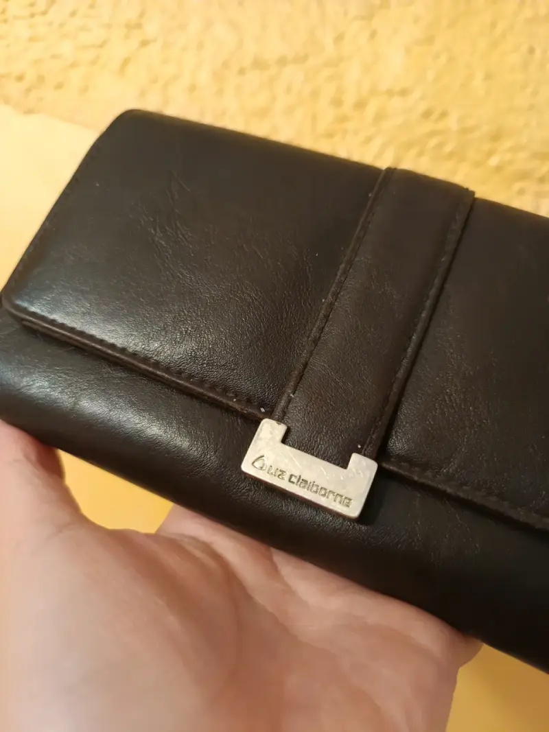 Cartera de tipo Cuero Café Liz Claiborne - 2