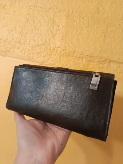 Cartera de tipo Cuero Café Liz Claiborne - miniatura 3
