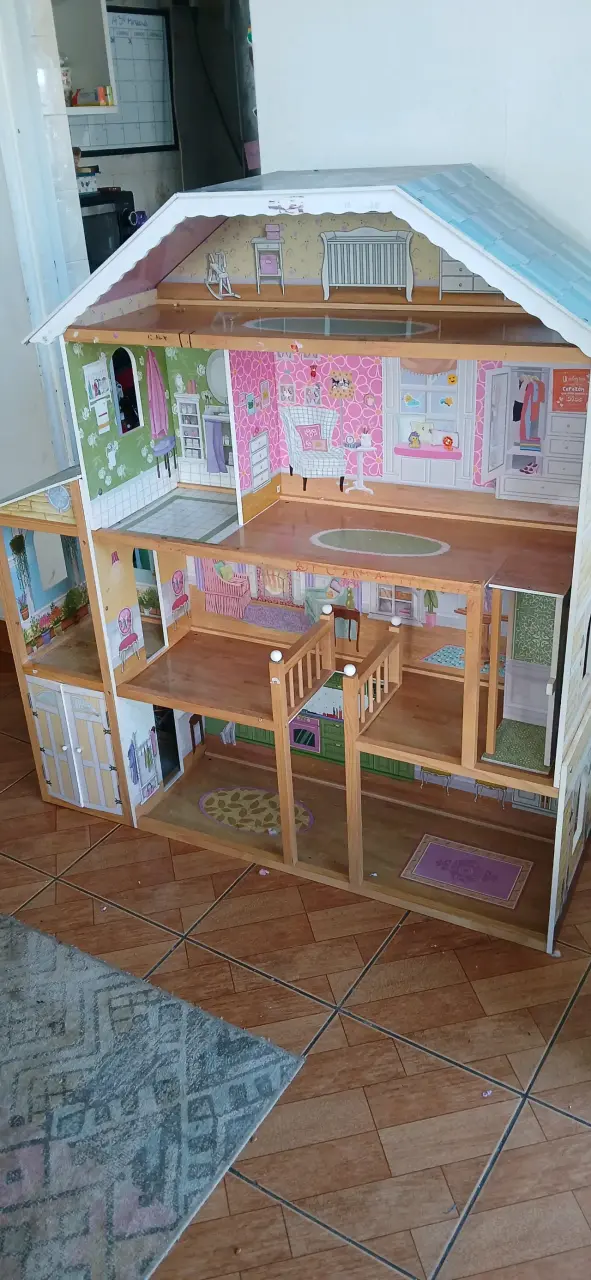 Casa de muñecas de madera grande con muebles - 4