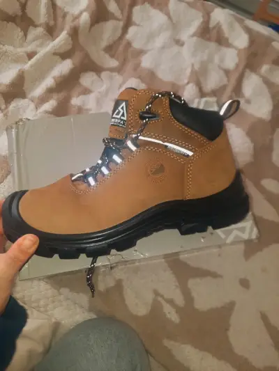 Botas de seguridad Sherpa marrón con suela antideslizante - miniatura 1