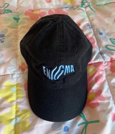 Gorra negra Enigma Lady Gaga - miniatura 1