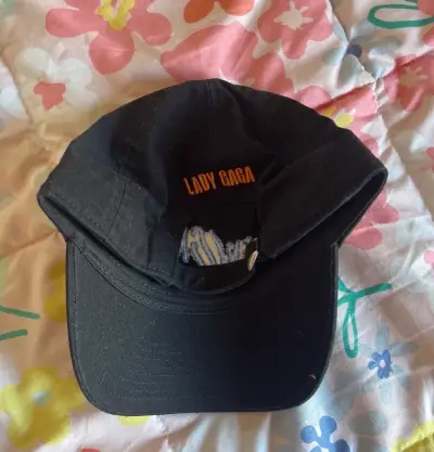 Gorra negra Enigma Lady Gaga - miniatura 2