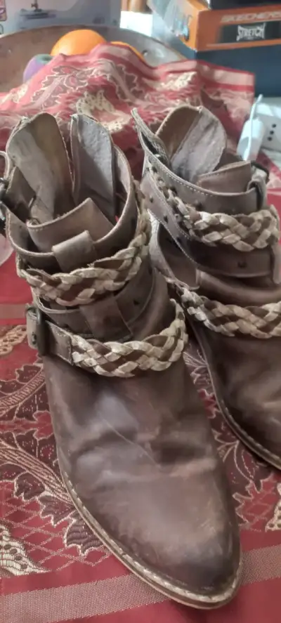 Botines de cuero marrón con trenzado decorativo - miniatura 3