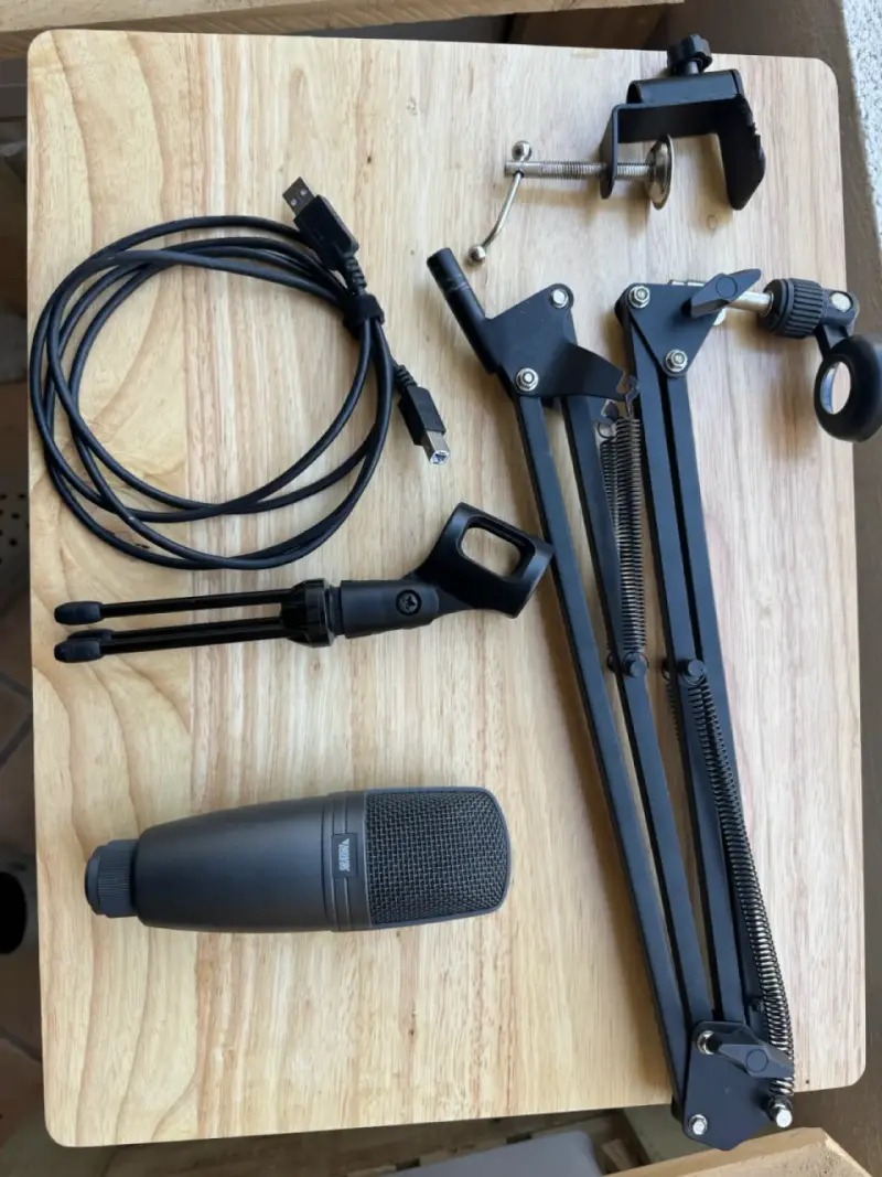 Micrófono USB con soporte y brazo ajustable - 1