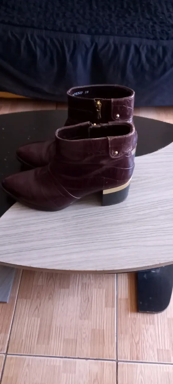 Botines de cuero marrón con tacón bajo - 2
