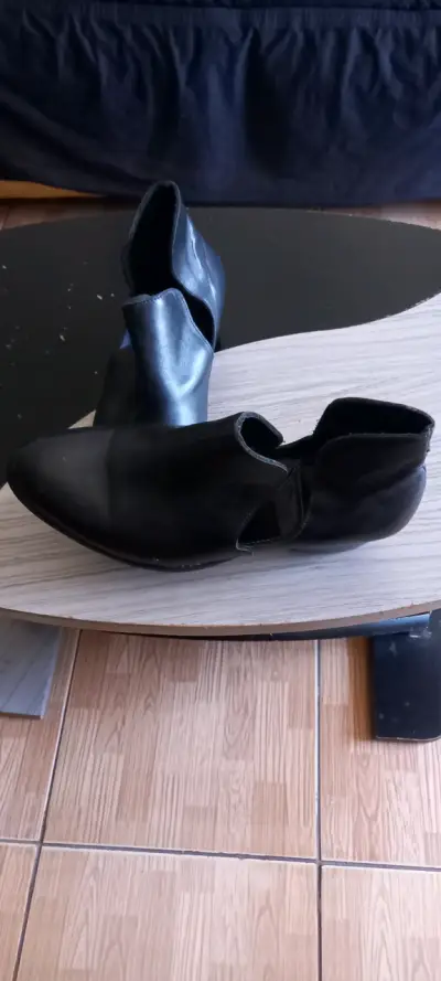 Zapatos de cuero negro para hombre en buen estado - miniatura 3