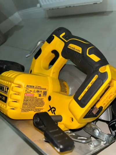 Sierra Circular Inalámbrica DeWalt XR Brushless - miniatura 2
