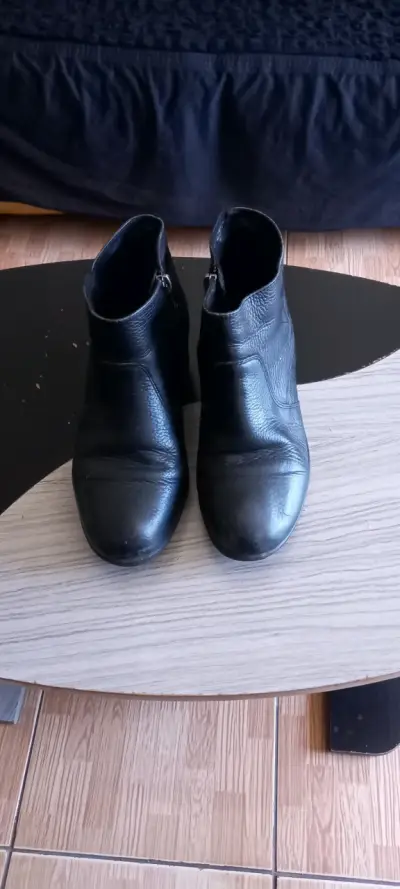 Botines de cuero negro para mujer en buen estado - miniatura 1