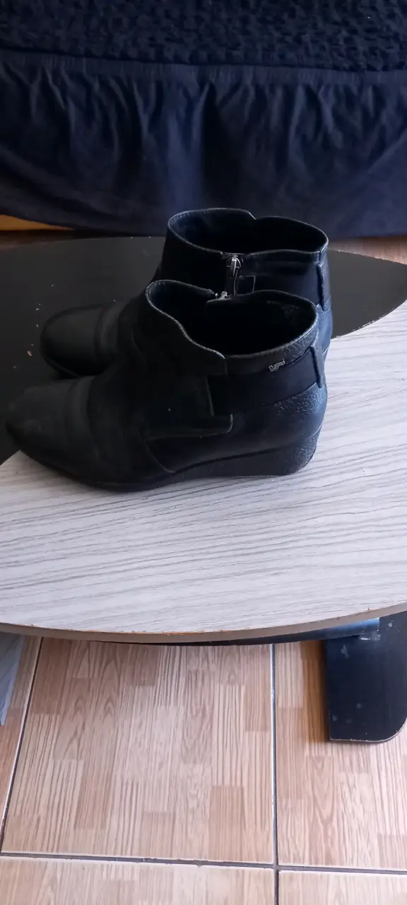 Botines de cuero negro para mujer en buen estado - 3