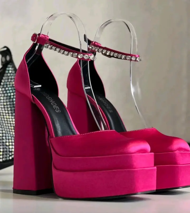 Zapatos de tacón alto fucsia con plataforma