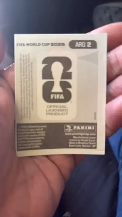Lámina Panini Emiliano Martínez Mundial 2026 - miniatura 2