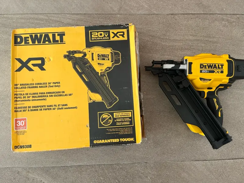 Pistola de Clavos Inalámbrica DeWalt XR 20V