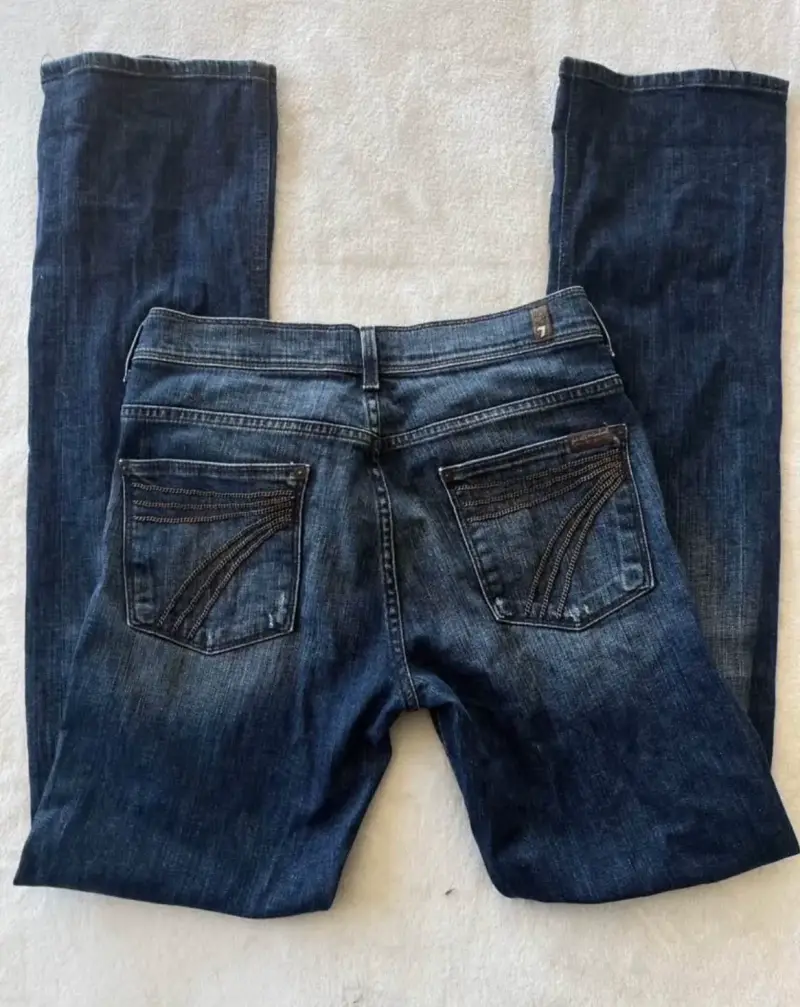 Jeans azul oscuro tiro medio - 2