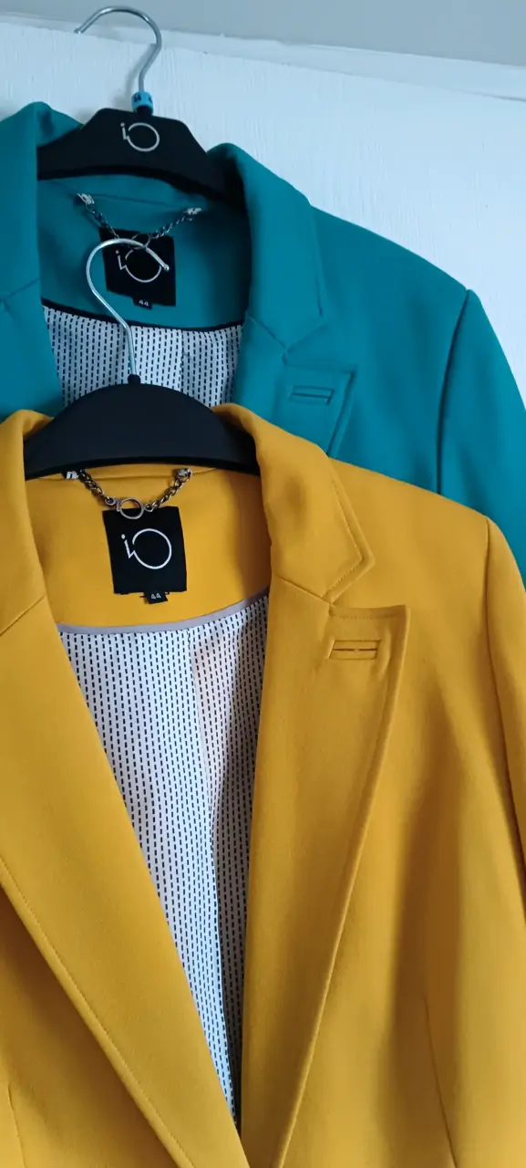 Blazer Io talla 44, colores mostaza y verde - 3