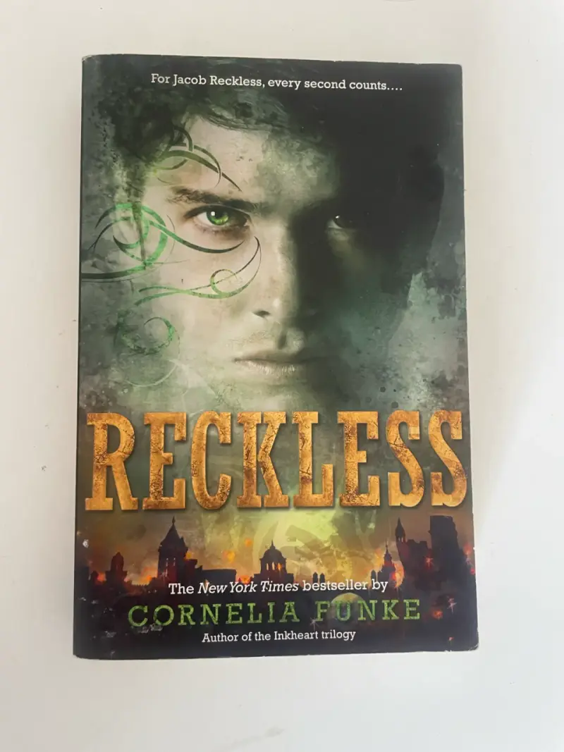 Libro Reckless de Cornelia Funke en inglés