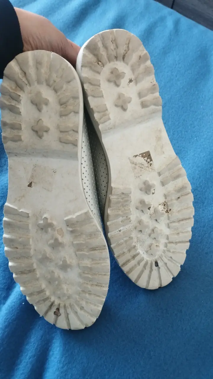 Zapatos de cuero perforado plateados para mujer - 3