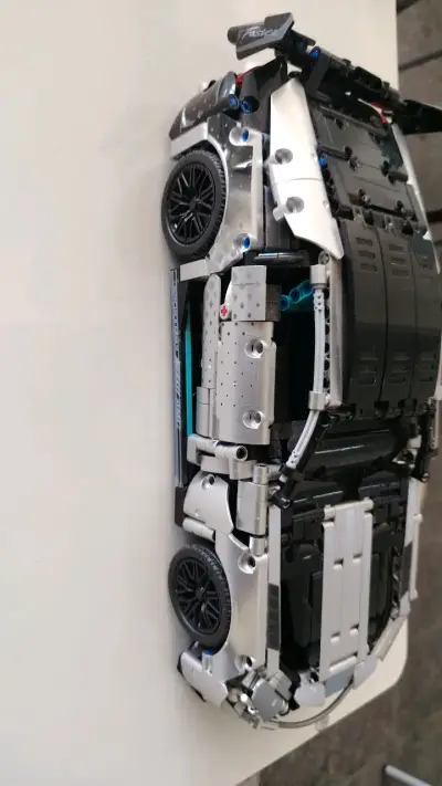 Auto de juguete deportivo de bloques - miniatura 3