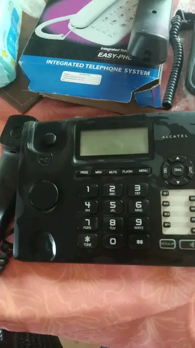 Teléfono fijo Alcatel con pantalla LCD - miniatura 1