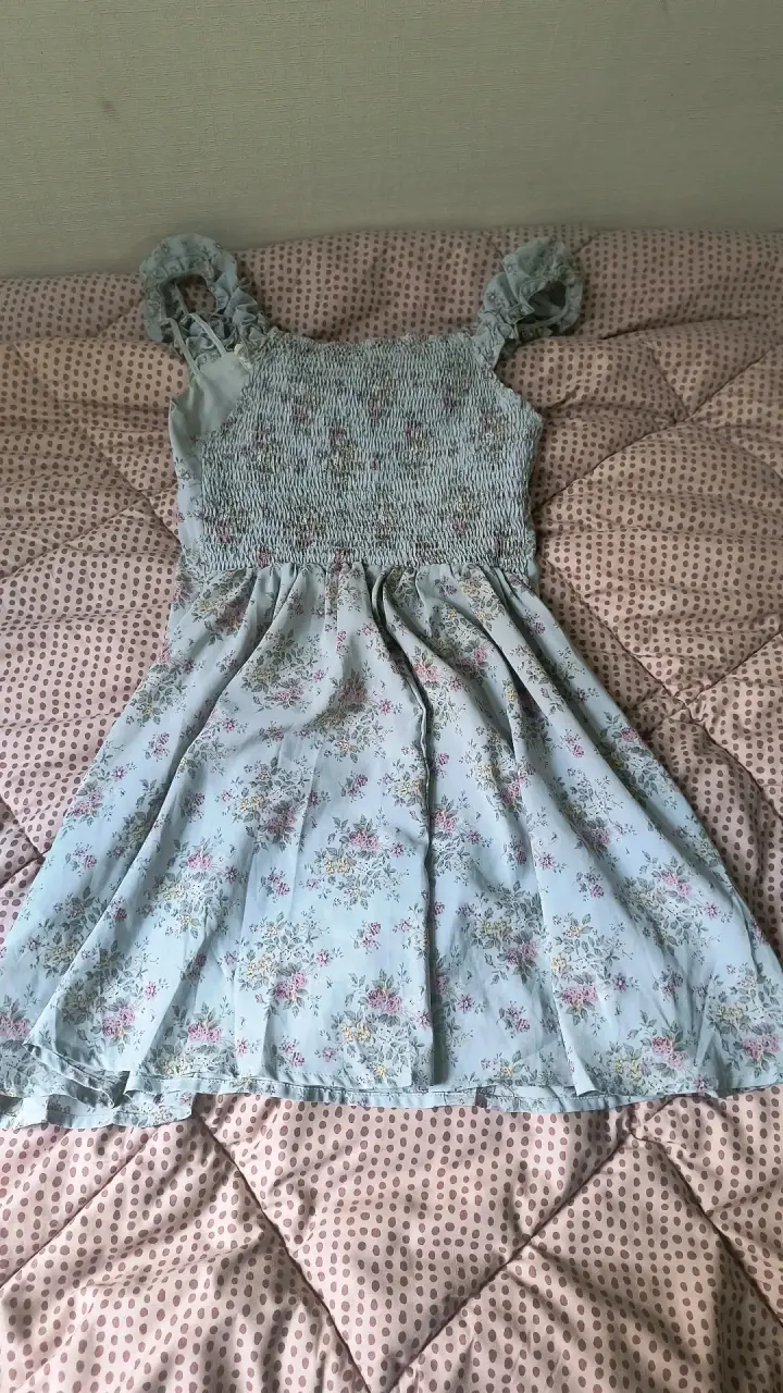 Vestido floral azul con volantes - 2