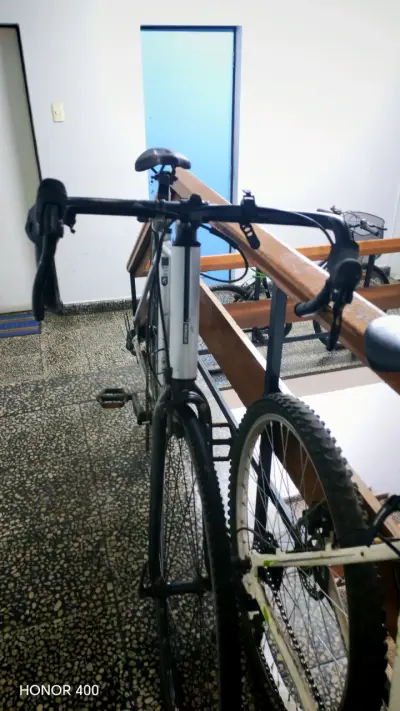 Bicicleta de Gravel y de mtb - miniatura 1
