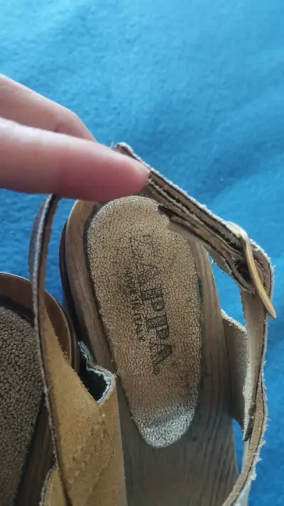 Sandalias de tacón alto doradas para mujer - miniatura 5