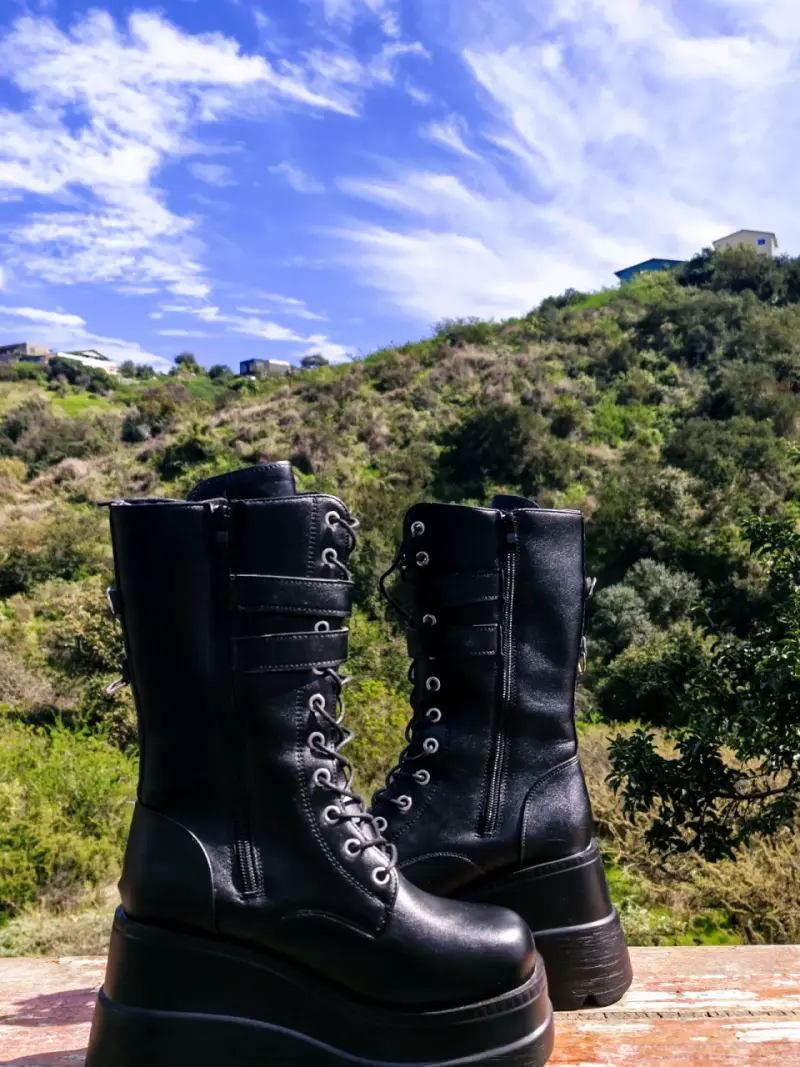 Botas mujer negras con plataforma y hebilla - 1