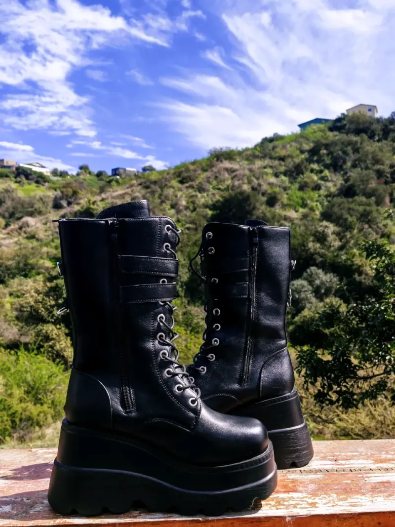 Botas mujer negras con plataforma y hebilla - 3