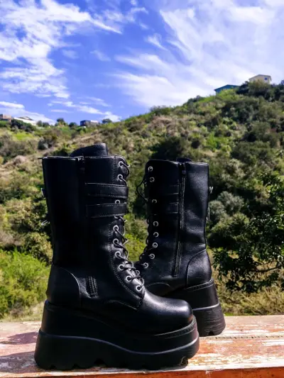 Botas mujer negras con plataforma y hebilla - miniatura 3