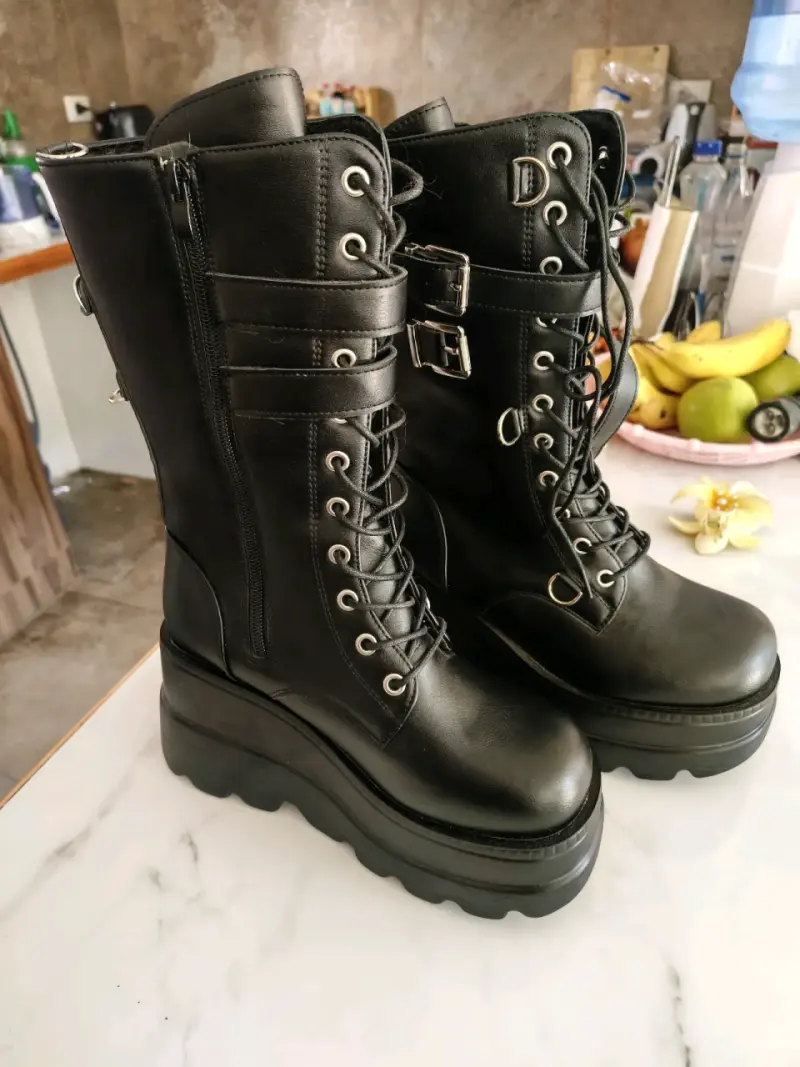 Botas mujer negras con plataforma y hebilla - 4