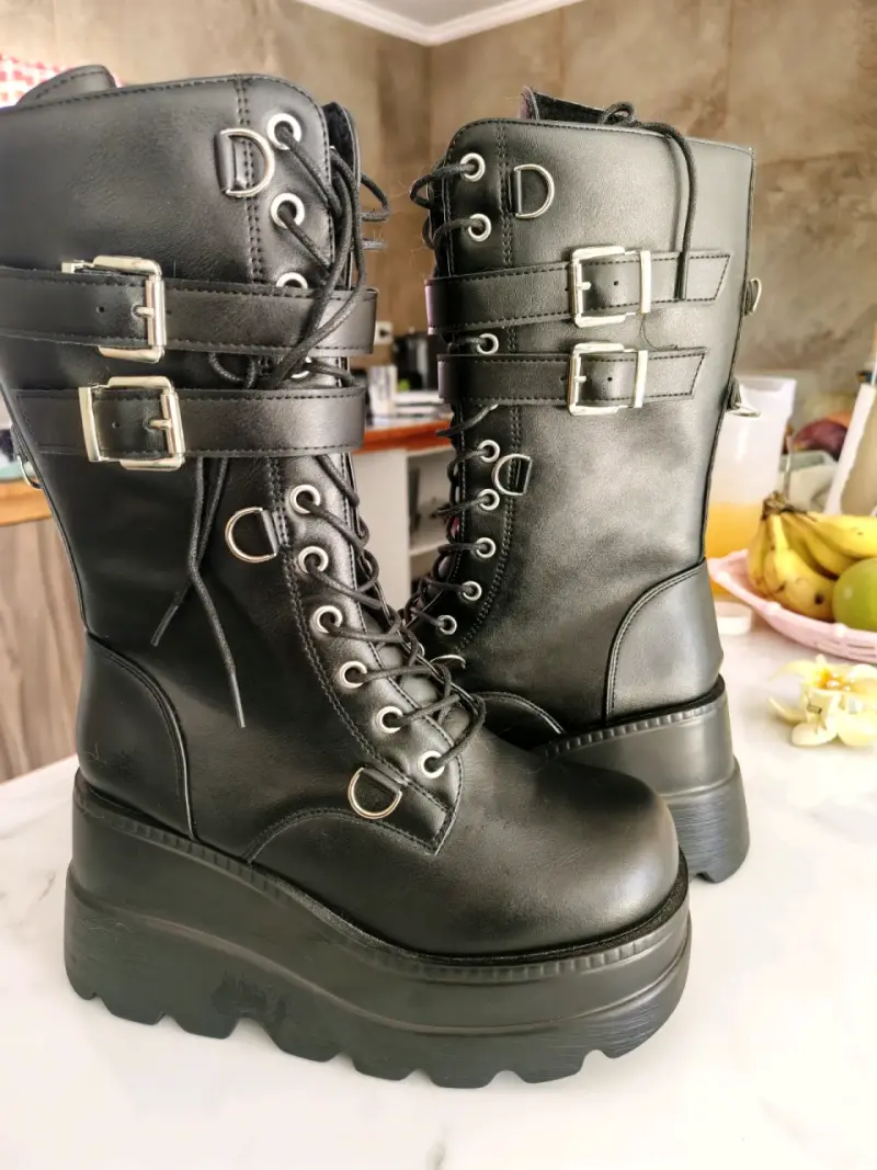 Botas mujer negras con plataforma y hebilla - 5