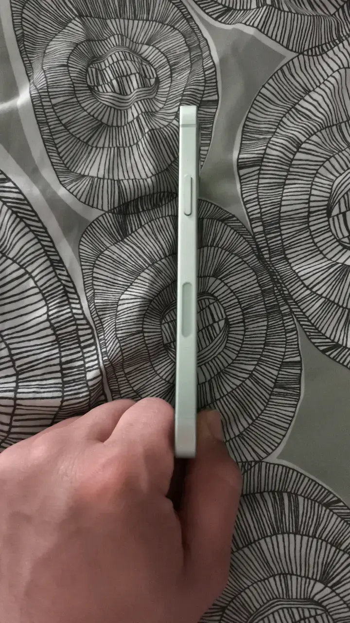 iPhone 12 en buen estado color verde - 3