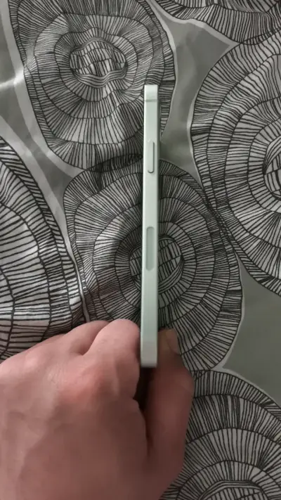 iPhone 12 en buen estado color verde - miniatura 3