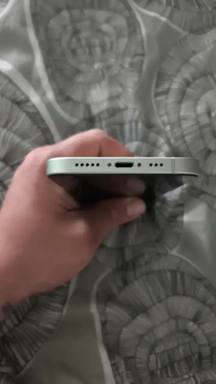 iPhone 12 en buen estado color verde - 6