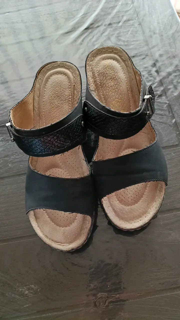 Sandalias negras de cuero para mujer - 2