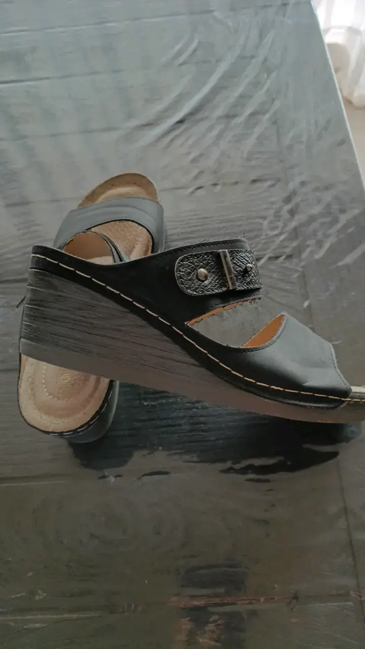 Sandalias negras de cuero para mujer - 3