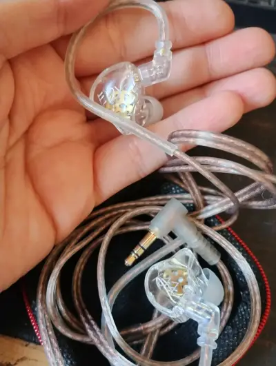 Auriculares In-Ear Transparentes con Estuche - miniatura 2