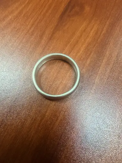 Anillo de oro blanco simple tipo argolla - miniatura 1