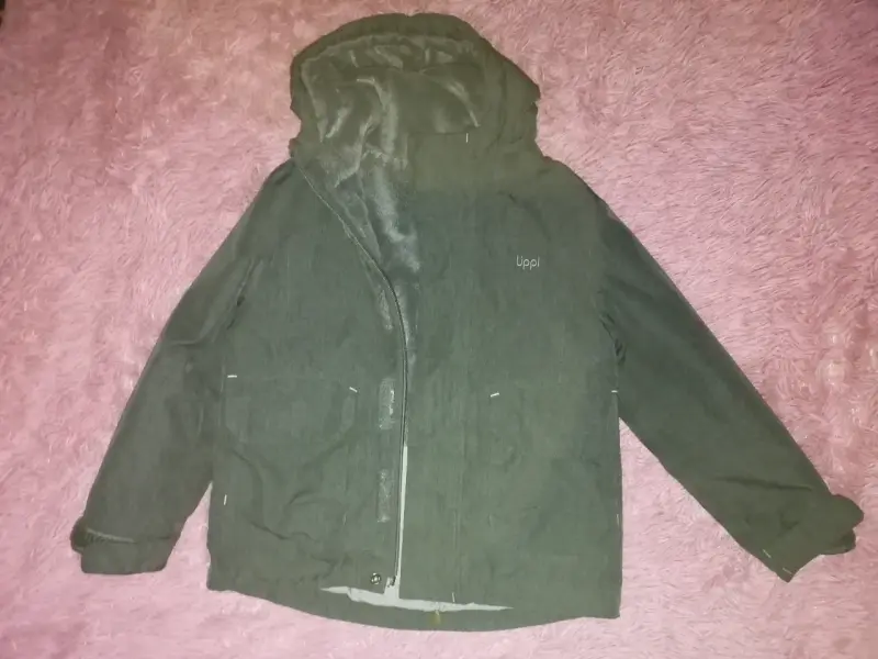Chaqueta impermeable gris con capucha Upp - 1