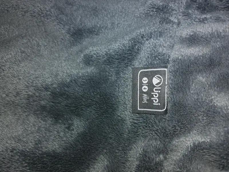 Chaqueta impermeable gris con capucha Upp - 2